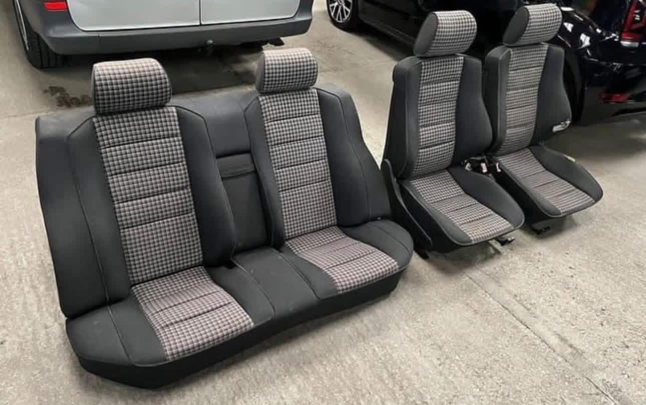 Ensemble de sièges sport Mercedes W201 190E d’origine